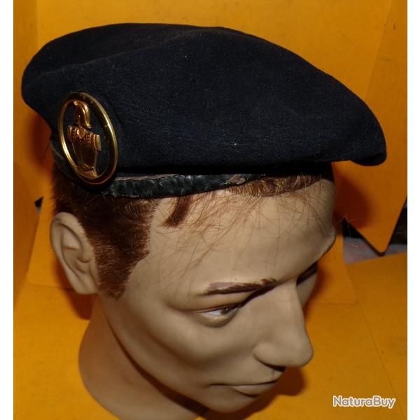 BERET AVEC INSIGNE DU GENIE DE L'ARMEE FRANCAISE , TAILLE 54 , ETAT VOIR PHOTO . POUR TOUT RENSEIGNE