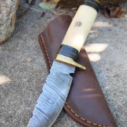 Skinner Couteau Damas Lame 256 Couches Lame Drop Point Manche Os Fabr Artisanale Etui Cuir