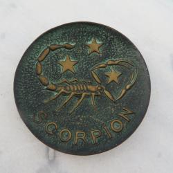 Ancien Vide-Poche/Coupelle en Bronze dor&eacute;  &agrave; patine verte signe du zodiaque Scorpion (Vers 1930)