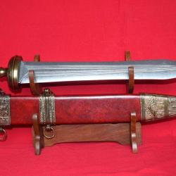 Replica movie GLADIATOR : ANTIQUE GLADIUS ROMAN SWORD 71 cm. Comes with its red leather scabbard