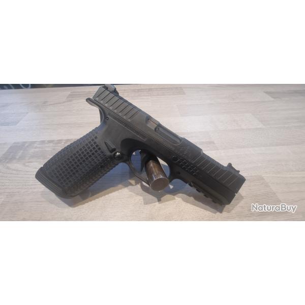 DESTOCKAGE Pistolet neuf Arsenal Firearms Stryk B Cal.9x19