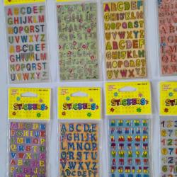 Lot de 11 pochettes d'adh&eacute;sifs, Stickers lettres et chiffres, de formes vari&eacute;es                  gra