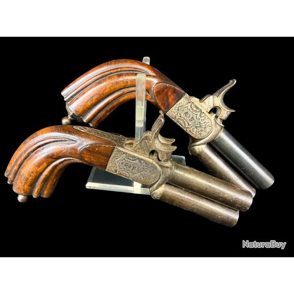 RARE PAIRE DE PISTOLETS COUP DE POING � PISTON