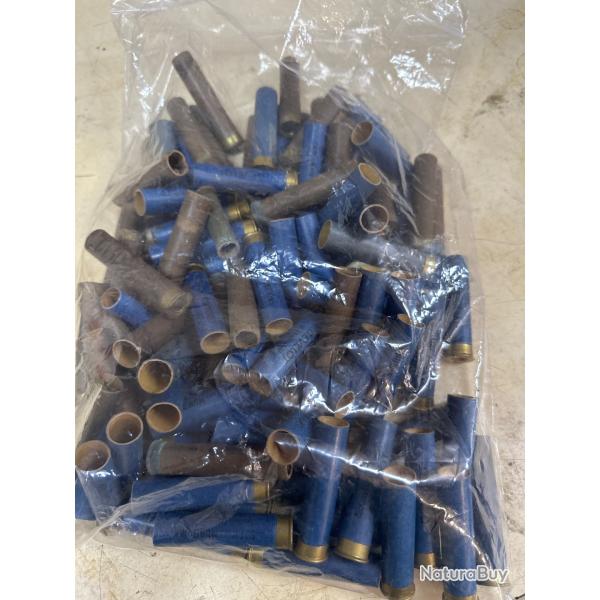 Lot d'une centaine de douilles amorc�es en 14 mm carton