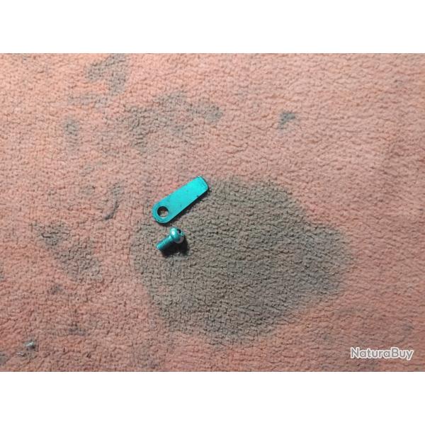 Petite patte de fixation d�marreur / allumage quad chinois ou dirt p�se 10gr