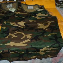 LOT DE 2 DEBARDEURS COULEUR CAMOUFLAGE MILITAIRE , FABRICATION BOMALAND , TAILLE DISPONIBLE   M  , N