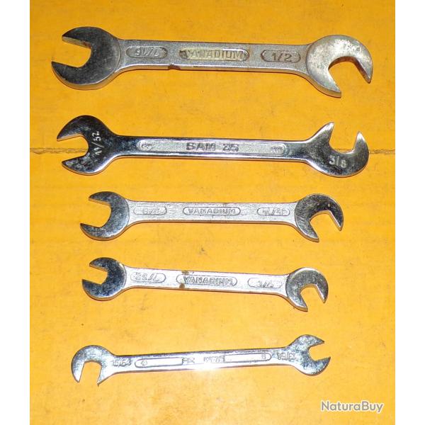 LOT DE 5 PETITES CLES PLATES AVEC PAN U.S POUR VEHICULE GENRE JEEP , DODGE , GMC ......,  ETAT  VOIR