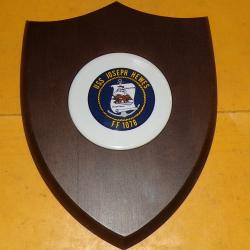 PLAQUE DU BATEAU U.S.S JOSEPH HEWES FF 1078&nbsp; DES ETATS UNIS , FABRICATION  ETATS UNIS , CENTRE EN CE