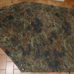 1/2 TOILE DE TENTE DE L'ARMEE ALLEMANDE EPOQUE APRES GUERRE , 2 SOLDATS AVAIENT CHACUN UN 1/2 DE TEN