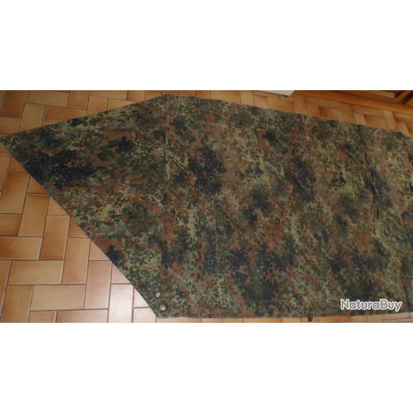 1/2 TOILE DE TENTE DE L'ARMEE ALLEMANDE EPOQUE APRES GUERRE , 2 SOLDATS AVAIENT CHACUN UN 1/2 DE TEN