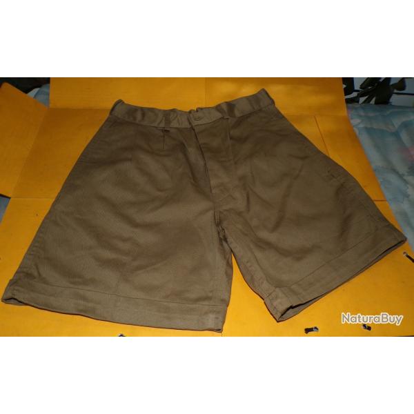 SHORT DE TYPE DE L'ARMEE FRANCAISE , DE FABRICATION ACTUELLE , TAILLE 72 SOIT EN CIVIL 36 OU S ,AVEC