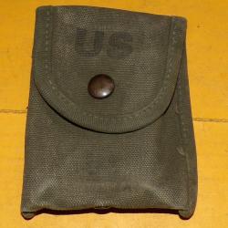 ARMEE AMERICAINE U.S : ETUI A PANSEMENT INDIVIDUEL OU POUR LA BOUSSOLE  , MODELE 1956  PERIODE GUERR