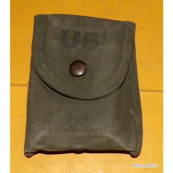 ARMEE AMERICAINE U.S : ETUI A PANSEMENT INDIVIDUEL OU POUR LA BOUSSOLE  , MODELE 1956  PERIODE GUERR