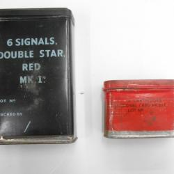 Deux belles bo&icirc;tes m&eacute;talliques vides de cartouches pour pistolet de signalisation.