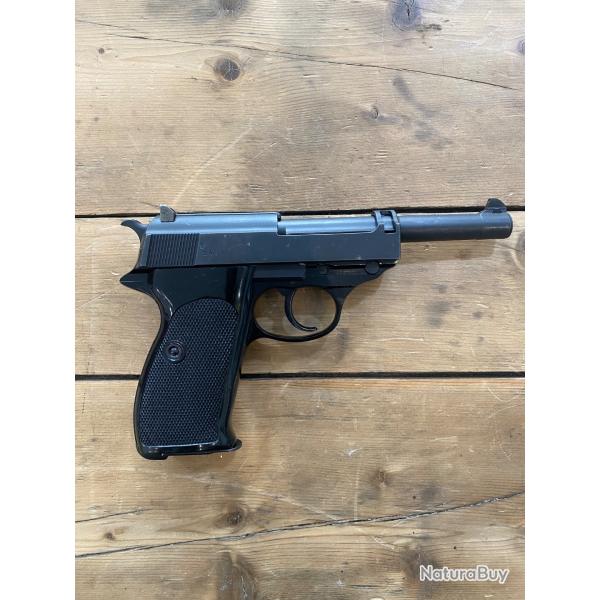 Pistolet WALTHER  model P38 en calibre 22lr avec sa boite d'origine et un chargeur suppl�mentaire