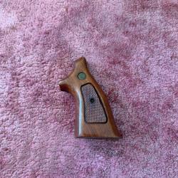 Paire de plaquettes en bois pour Taurus  66 . &Eacute;tat neuf. Compatible Smith et Wesson .