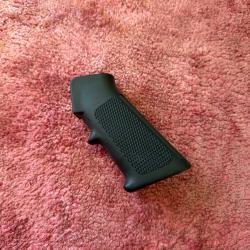 Poign&eacute;e tactique Colt M16-AR15 . &Eacute;tat neuf . &Eacute;tait mont&eacute;e d'origine sur un AR15 AeroPrecision .