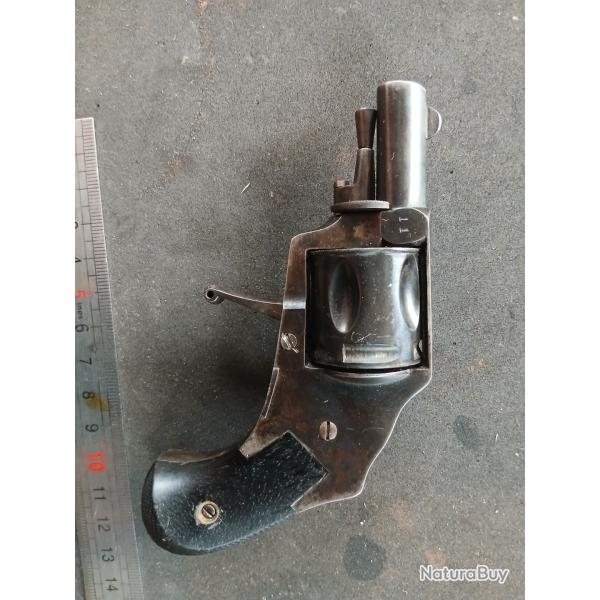 Revolver type Bulldog sign� Lacouture