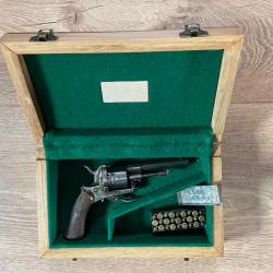 Tr&egrave;s beau revolver li&eacute;geois &agrave; broche de calibre 7 mm (type Lefaucheux)
