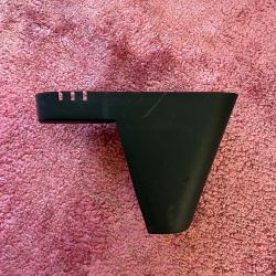 Pi&egrave;ce plastique Lyman ind&eacute;termin&eacute;e . Pour une presse de rechargement je pense .