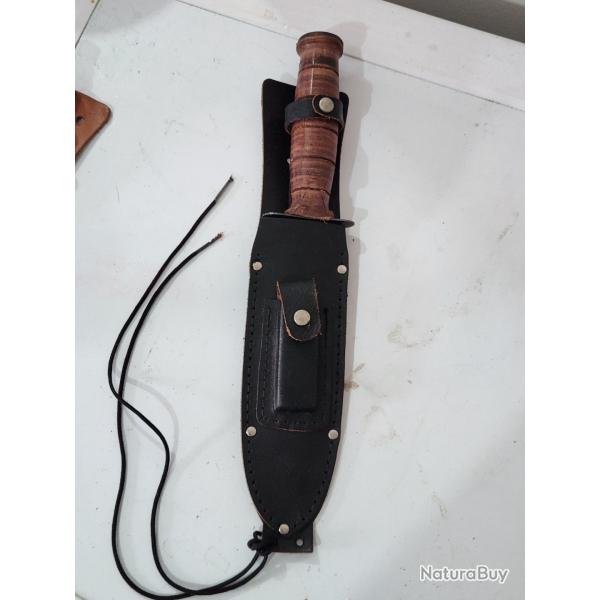 Grand couteau de survie type Ka-Bar / USMC - �tui cuir avec pierre � aiguiser - Vintage