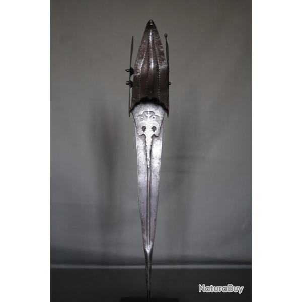 Dague Indienne � garde enveloppante dite vijayanagara katar - Inde, 16�me-17�me si�cle