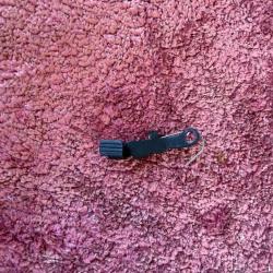 Arr&ecirc;toir de culasse ralong&eacute; pour Glock grande carcasse . Neuf . Pi&egrave;ce d'origine.