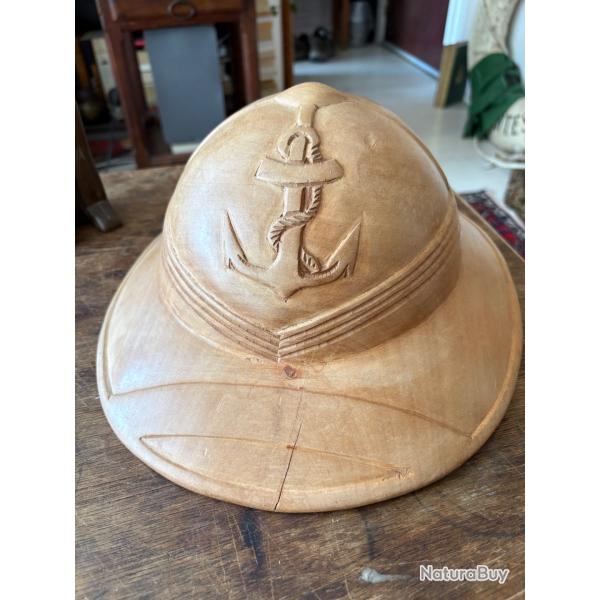 Casque colonial en bois