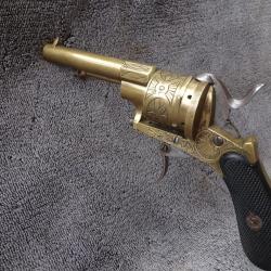Rare et beau revolver en bronze.