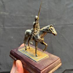 Statuette d'Attila le Hun &agrave; cheval