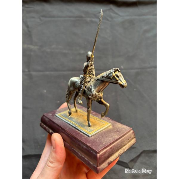 Statuette d'Attila le Hun � cheval