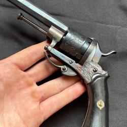 Revolver &agrave; broche 7mm - Grav&eacute; Luxe