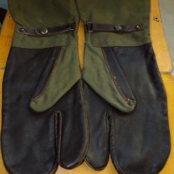 Paire de gants/moufles de motocycliste arm&eacute;e fran&ccedil;aise p&eacute;riode 1951 guerre Indochine/ Alg&eacute;rie. Des m