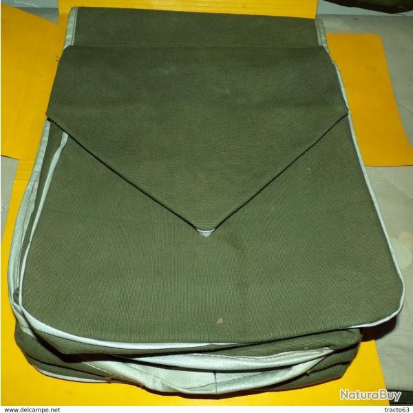 PAIRE DE SACOCHES POUR BICYCLETTE MILITAIRE , EN TISSU DE COULEUR KAKI , JE NE CONNAIS PAS LE PAYS