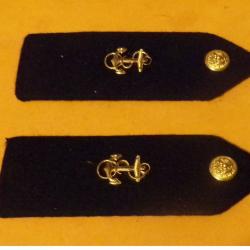 PAIRE EPAULETTE DE LA MARINE&nbsp;  ,&nbsp;ETAT VOIR PHOTO&nbsp; . POUR TOUT RENSEIGNEMENT ME CONTACTER. REGARDEZ M