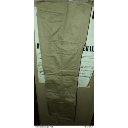 PANTALON BEIGE DE TYPE MILITAIRE DE SORTIE&nbsp; , GRANDE POCHE SUR LA CUISSE , LACET DE SERRAGE AU BAS D