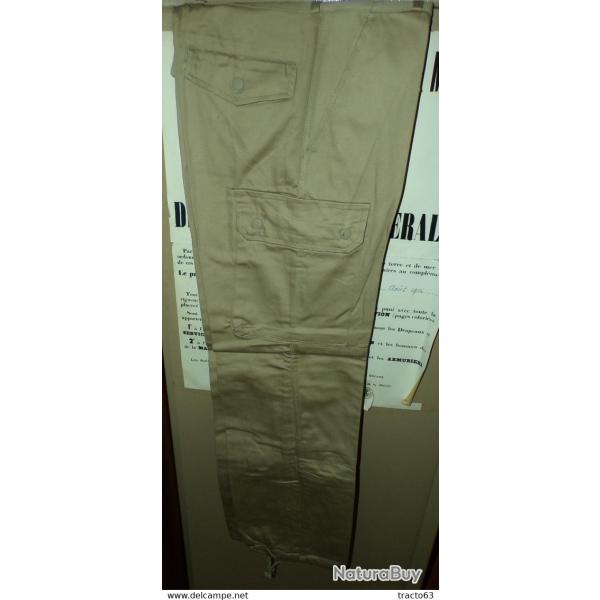 PANTALON BEIGE DE TYPE MILITAIRE DE SORTIE� , GRANDE POCHE SUR LA CUISSE , LACET DE SERRAGE AU BAS D