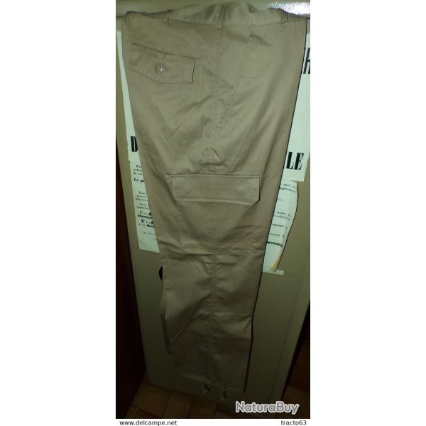 PANTALON BEIGE FONCE DE TYPE MILITAIRE DE SORTIE� , GRANDE POCHE SUR LA CUISSE , LACET DE SERRAGE AU