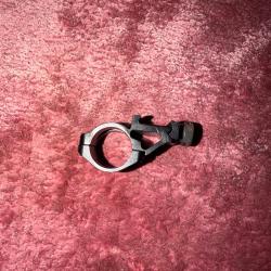 Pi&egrave;ce pour fixer une lampe tactique sur un rail Picatinny ou Weaver . Neuf . Sniper.