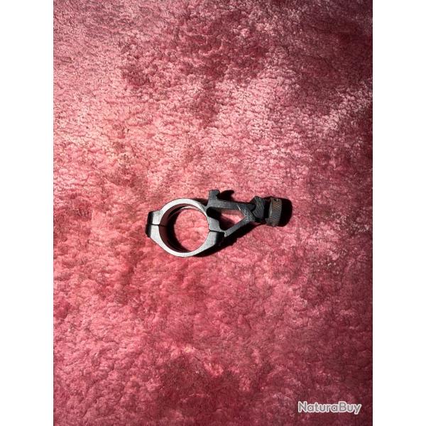 Pi�ce pour fixer une lampe tactique sur un rail Picatinny ou Weaver . Neuf . Sniper.