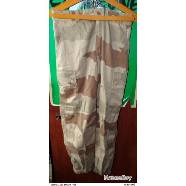 PANTALON CAMOUFLE DE COULEUR SABLE� DE L'ARMEE FRANCAISE DE LA PERIODE GUERRE DU GOLFE , FABRICATION