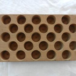 plaque en bois outil de rechargement pour cartouches de 20mm.