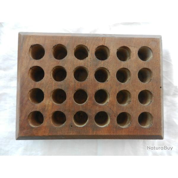 plaque en bois outil de rechargement pour cartouches de 22mm.