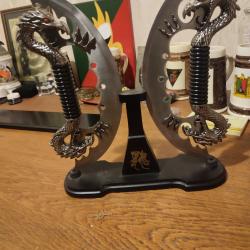 Couteau d&eacute;coratif avec support (0)