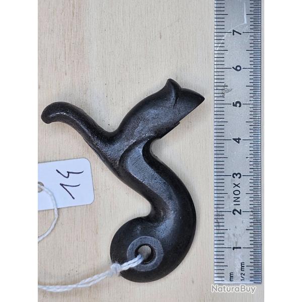 Chien ancien pour arme � broche ( c�t� droit ) ref. 14