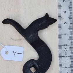 Chien ancien pour arme &agrave; broche ( c&ocirc;t&eacute; gauche ) ref. 1