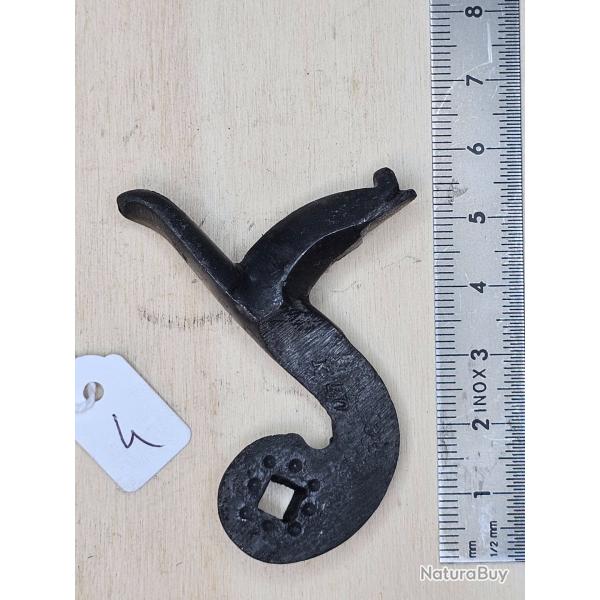 Chien ancien pour arme � broche ( c�t� gauche ) ref. 4