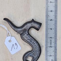 Chien ancien pour arme &agrave; percussion ( c&ocirc;t&eacute; droit ) ref. 19