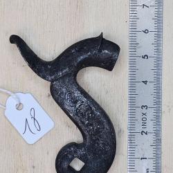 Chien ancien pour arme &agrave; percussion ( c&ocirc;t&eacute; droit ) ref. 18