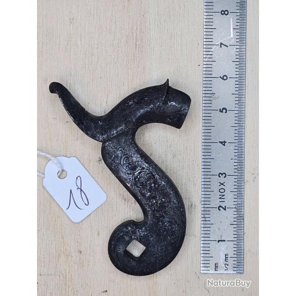 Chien ancien pour arme � percussion ( c�t� droit ) ref. 18